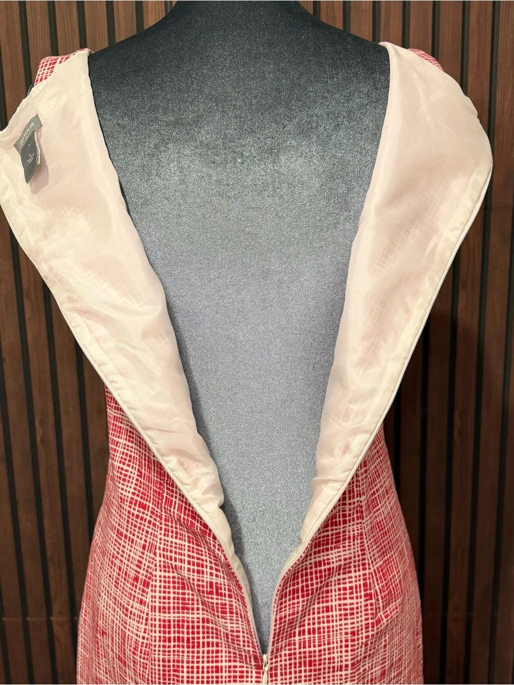 Ann Taylor Red & White Textured Sheath Dress Size 6 Sleeveless Career Chic - Picture 5 of 7